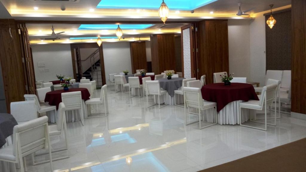 Alankrita Suites & Party Halls Meerut Zewnętrze zdjęcie