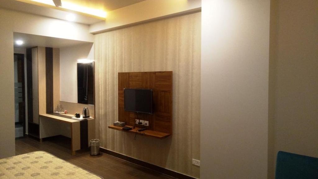 Alankrita Suites & Party Halls Meerut Zewnętrze zdjęcie