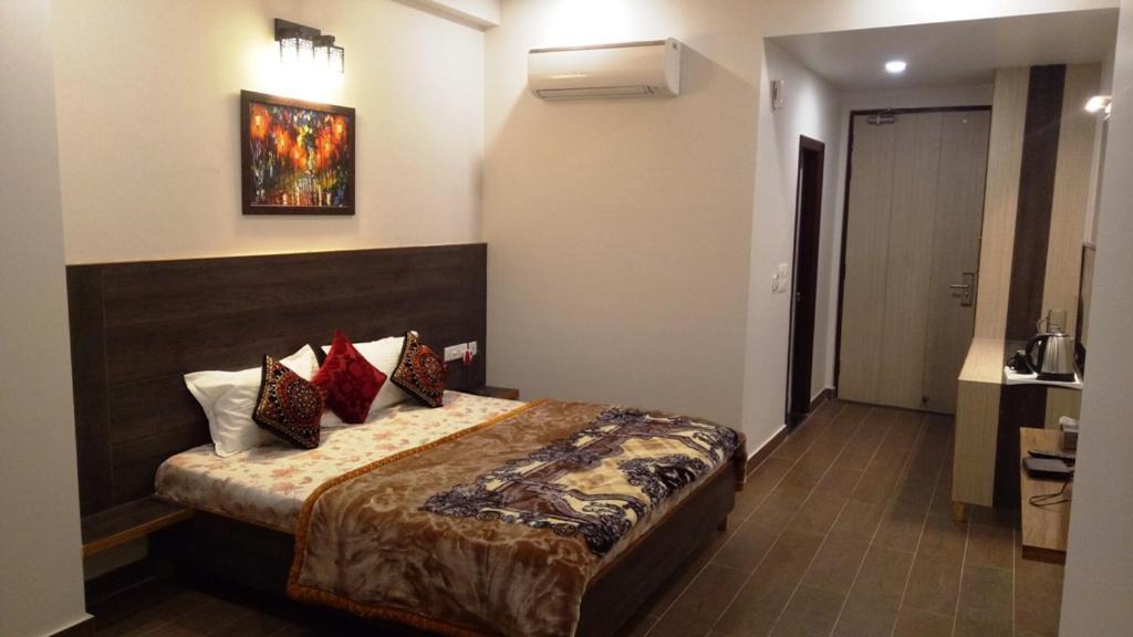 Alankrita Suites & Party Halls Meerut Zewnętrze zdjęcie
